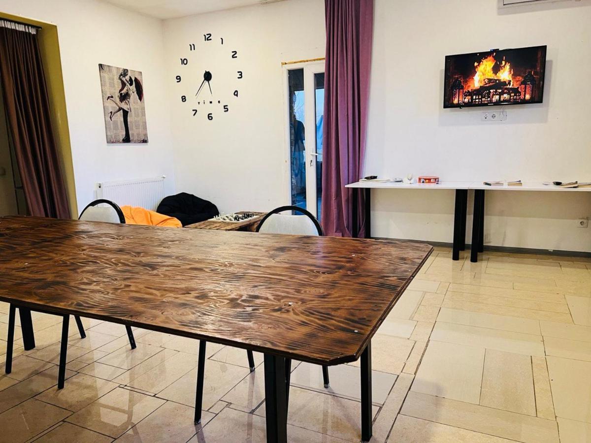 Sunny Hostel Tbilisi Bagian luar foto