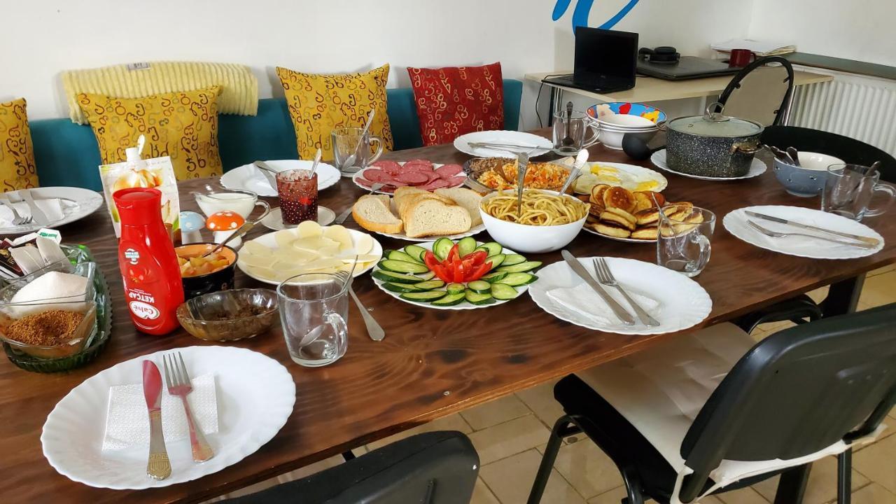 Sunny Hostel Tbilisi Bagian luar foto